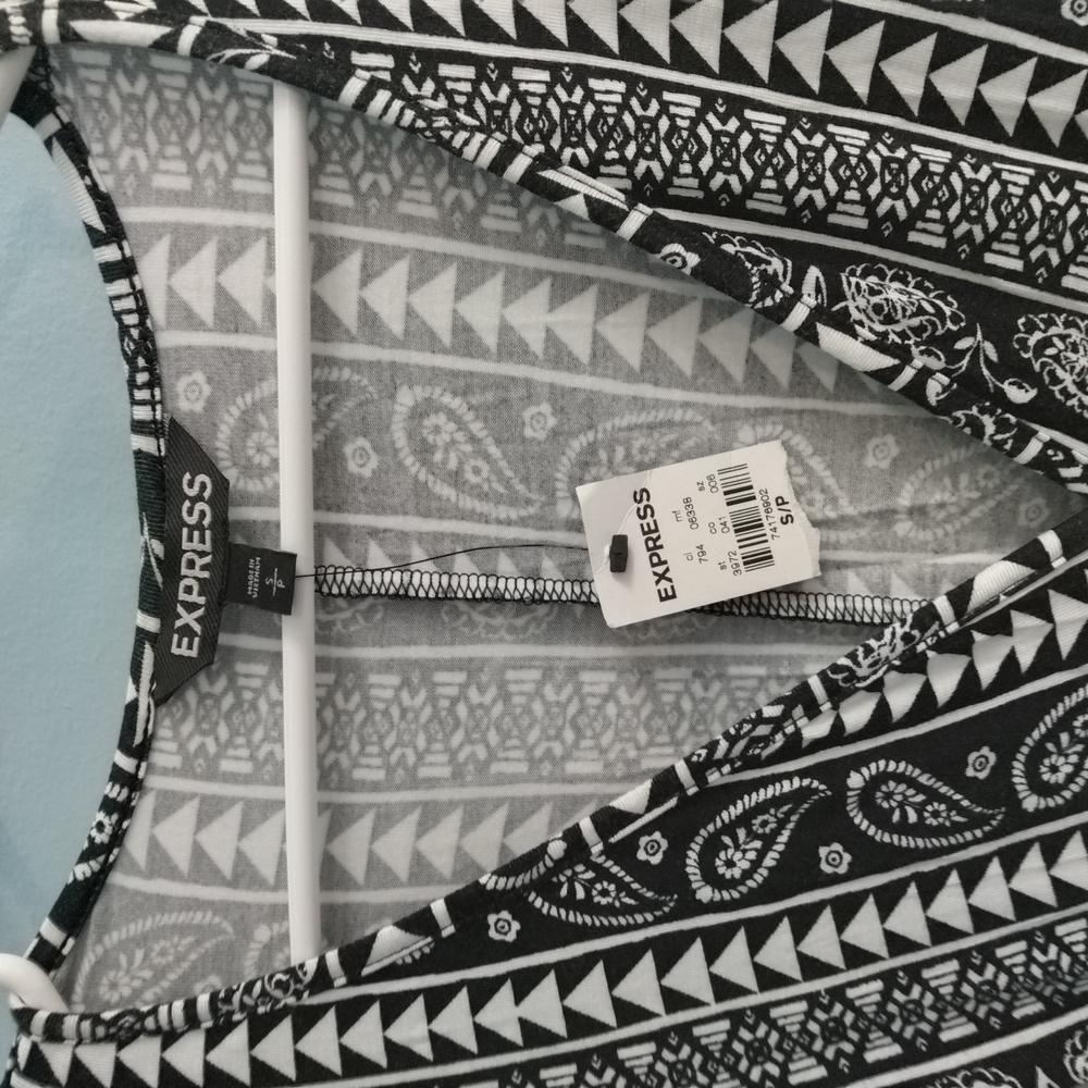 NWT Express Monochrome Geometric Dress Black And White Size Small - Picture 2 of 4